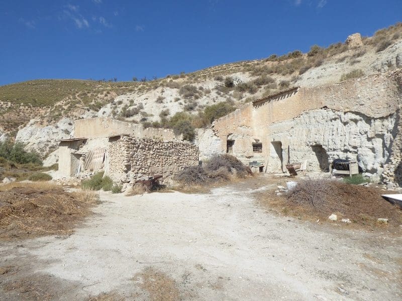 v2925 Baza, Granada